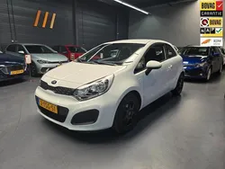 Wit Gebruikt 2014 Kia Rio Comfort Hatchback | € 7.495 (Eerlijke prijs)