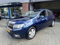 Blauw Gebruikt 2017 Dacia Sandero Lauréate Hatchback | € 9.450 (Eerlijke prijs)