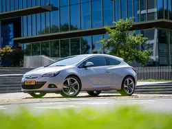 Wit Gebruikt 2011 Opel Astra GTC Hatchback | € 7.500