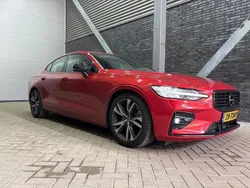 Rood Gebruikt 2019 Volvo S60 R-Design Sedan | € 25.400 (Eerlijke prijs)
