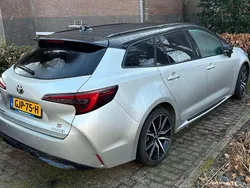 Zilver Gebruikt 2023 Toyota Corolla Hybrid Sport Stationwagen | € 29.500 (Goede deal)