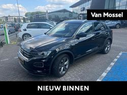Zwart Gebruikt 2022 VW T-Roc Pro SUV | € 28.900 (Eerlijke prijs)