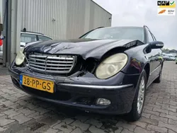 Blauw, metallic lak Gebruikt 2004 Mercedes E200 Elegance Stationwagen | € 1.750 (Super prijs)