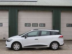 Wit, andere lak Gebruikt 2015 Renault Clio GrandTour Authentique Stationwagen | € 4.250 (Goede deal)