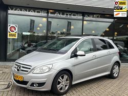 Grijs Gebruikt 2010 Mercedes B180 MPV | € 5.749 (Eerlijke prijs)