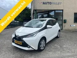 Wit Gebruikt 2017 Toyota Aygo X-play Hatchback | € 7.950 (Goede deal)