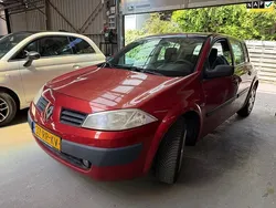 Rood Gebruikt 2005 Renault Mégane II Hatchback | € 850 (Goede deal)