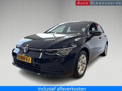 Zwart Gebruikt 2023 VW Golf VIII Life Hatchback | € 23.590 (Eerlijke prijs)