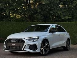 Wit Gebruikt 2021 Audi A3 Sportback e-tron S-Line Sedan | € 27.490 (Eerlijke prijs)