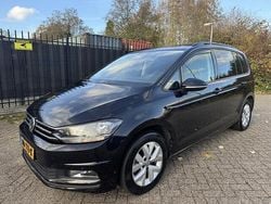 Zwart (metallic) Gebruikt 2017 VW Touran Comfortline MPV | € 14.950 (Super prijs)