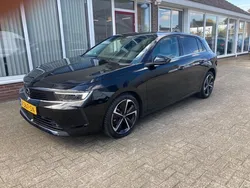 Zwart Gebruikt 2023 Opel Astra Elegance Hatchback | € 23.950 (Eerlijke prijs)
