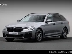 Grijs Gebruikt 2023 BMW 530e Comfort Edition Stationwagen | € 51.880 (Eerlijke prijs)