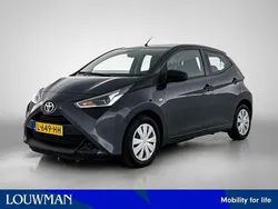Grijs metallic Gebruikt 2021 Toyota Aygo Hatchback | € 12.245 (Eerlijke prijs)