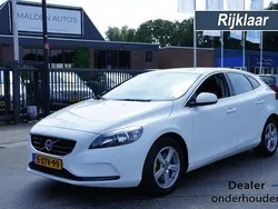 Wit Gebruikt 2014 Volvo V40 Momentum Stationwagen | € 10.950 (Eerlijke prijs)