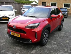 Rood Gebruikt 2022 Toyota Yaris Hybrid Hatchback | € 25.500 (Iets duurder)