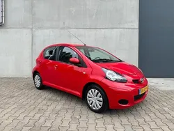 Rood Gebruikt 2009 Toyota Aygo Hatchback | € 1.945 (Goede deal)
