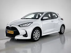 Wit metallic Gebruikt 2023 Toyota Yaris Active Hatchback | € 23.950 (Eerlijke prijs)