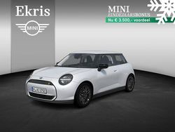 Wit Nieuw 2025 Mini Cooper SE Essential Hatchback | € 33.635 (Super prijs)