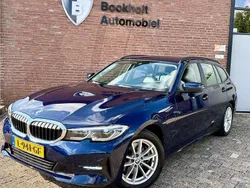 Blauw, metallic lak Gebruikt 2021 BMW 320e Efficient Dynamics Stationwagen | € 24.900 (Eerlijke prijs)