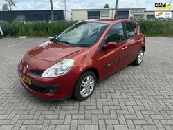 Rood Gebruikt 2007 Renault Clio II Hatchback | € 2.650 (Eerlijke prijs)