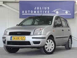 Grijs, metallic lak Gebruikt 2005 Ford Fusion Style MPV | € 1.093 (Eerlijke prijs)