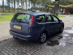 Blauw Gebruikt 2006 Ford Focus Futura Stationwagen | € 700 (Goede deal)