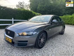 Grijs Gebruikt 2017 Jaguar XE Pure Sedan | € 10.750 (Goede deal)