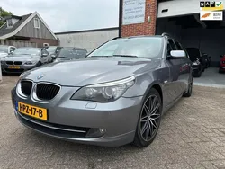 Grijs, metallic lak Gebruikt 2008 BMW 520 Exclusive Stationwagen | € 5.950