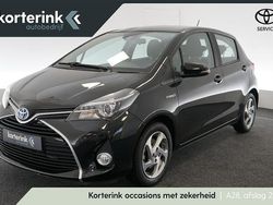 Zwart Gebruikt 2016 Toyota Yaris Hybrid Trend Hatchback | € 14.750 (Eerlijke prijs)