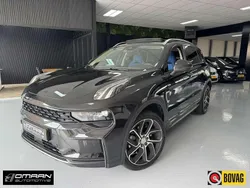 Zwart, metallic lak Gebruikt 2022 Lynk & Co 01 SUV | € 23.990 (Eerlijke prijs)