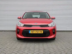Rood Gebruikt 2017 Kia Rio Hatchback | € 9.750 (Eerlijke prijs)