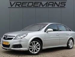 Grijs Gebruikt 2006 Opel Vectra GTS Executive Hatchback | € 1.250 (Duur)