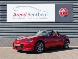 Soul red crystal (donker rood metallic) Gebruikt 2023 Mazda MX5 Luxury Cabriolet | € 31.945 (Eerlijke prijs)