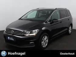 Zwart, metallic lak Gebruikt 2021 VW Touran Highline MPV | € 32.450 (Iets duurder)