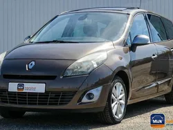 Bruin, metallic lak Gebruikt 2010 Renault Scénic III MPV | € 2.945 (Goede deal)