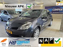 Grijs, metallic lak Gebruikt 2007 Renault Clio II Rip Curl Hatchback | € 2.899 (Eerlijke prijs)