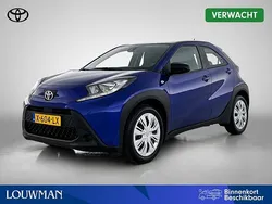 Blauw metallic Gebruikt 2024 Toyota Aygo Play Hatchback | € 19.950 (Goede deal)