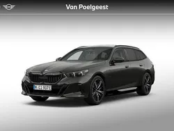 Sophistograu brillianteffect metallic (a90) (grijs metallic) Nieuw 2025 BMW 550e M Sport Stationwagen | € 111.559 (Eerlijke prijs)