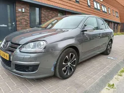 Zilver Gebruikt 2009 VW Jetta Highline Sedan | € 5.999 (Eerlijke prijs)
