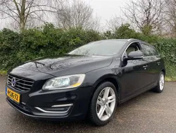 Zwart, metallic lak Gebruikt 2013 Volvo V60 Summum Stationwagen | € 8.750 (Iets duurder)