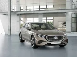Bruin Nieuw 2025 Mercedes E300 Luxury | € 77.781 (Goede deal)