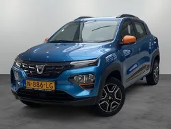 Blauw, metallic lak Gebruikt 2021 Dacia Spring Comfort Plus Hatchback | € 11.334 (Eerlijke prijs)