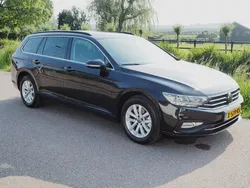 Zwart Gebruikt 2023 VW Passat Business Stationwagen | € 36.100 (Eerlijke prijs)