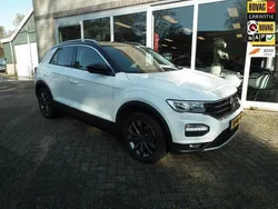 Wit Gebruikt 2022 VW T-Roc Business SUV | € 23.950 (Eerlijke prijs)