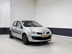 Grijs Gebruikt 2008 Renault Clio II Dynamique Hatchback | € 4.949 (Eerlijke prijs)