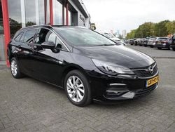 Zwart Gebruikt 2022 Opel Astra Business Edition Stationwagen | € 15.950 (Goede deal)