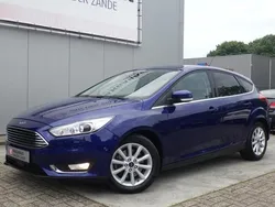 Blauw, metallic lak Gebruikt 2015 Ford Focus Titanium Hatchback | € 13.730 (Eerlijke prijs)