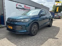Blauw Gebruikt 2024 VW Tiguan Highline SUV | € 47.950 (Goede deal)