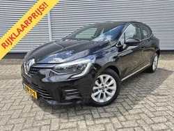 Zwart, metallic lak Gebruikt 2021 Renault Clio V Intens Hatchback | € 17.888 (Super prijs)