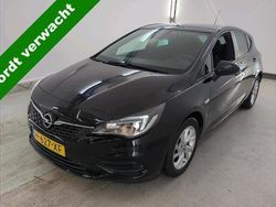 Zwart Gebruikt 2020 Opel Astra Edition Hatchback | € 13.700 (Eerlijke prijs)